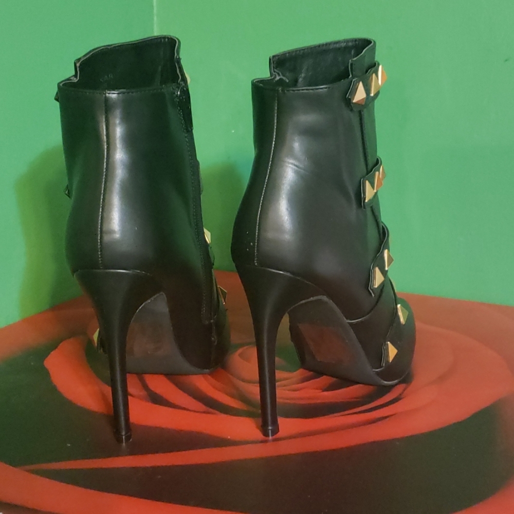 Scene Booties - Picture 5 of 5